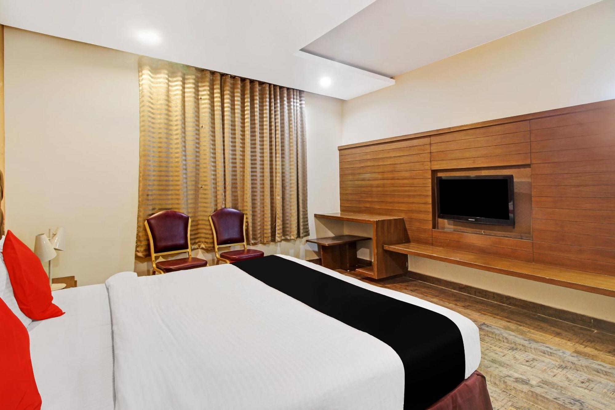 Collection O 82357 Hotel Surabhi Pride Trimulgherry Exterior foto